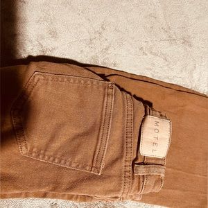 Motel Rocks BOOTLEG JEANS IN RICH BROWN